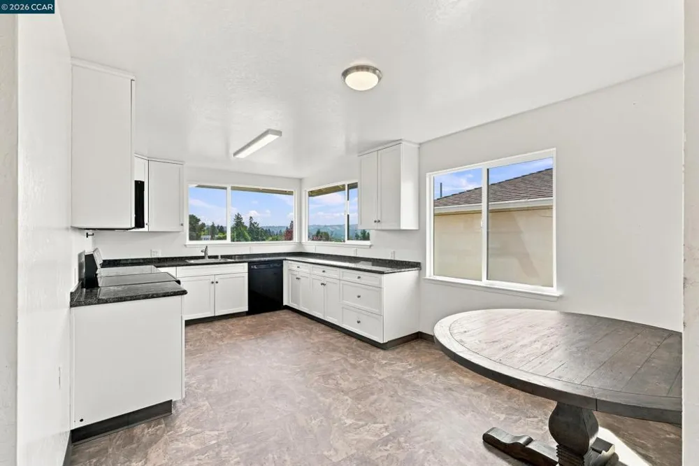 18490 Carlwyn Dr Castro Valley, CA 94546