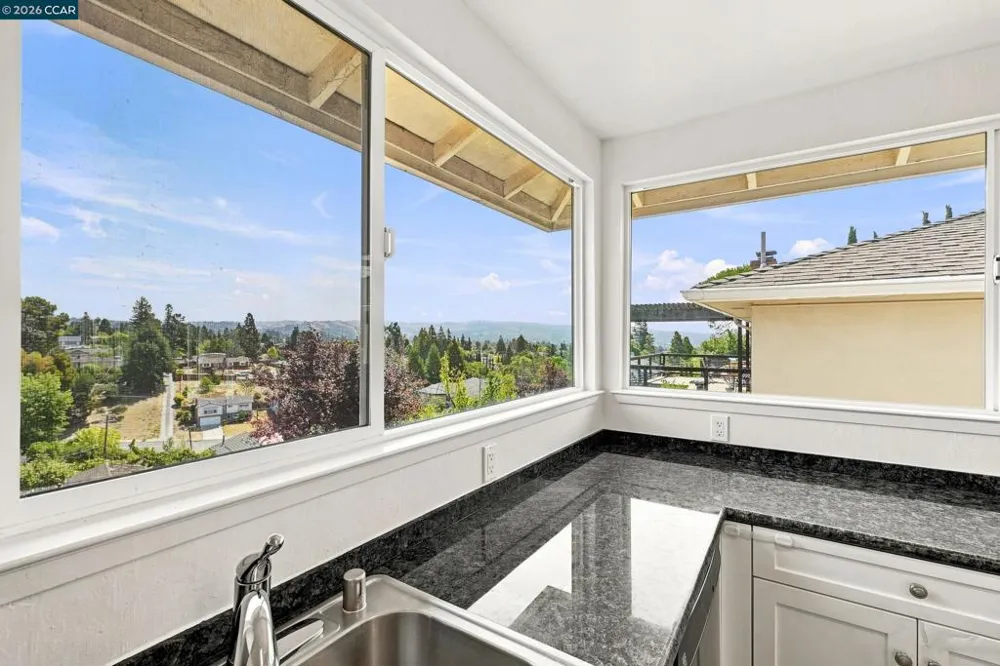 18490 Carlwyn Dr Castro Valley, CA 94546