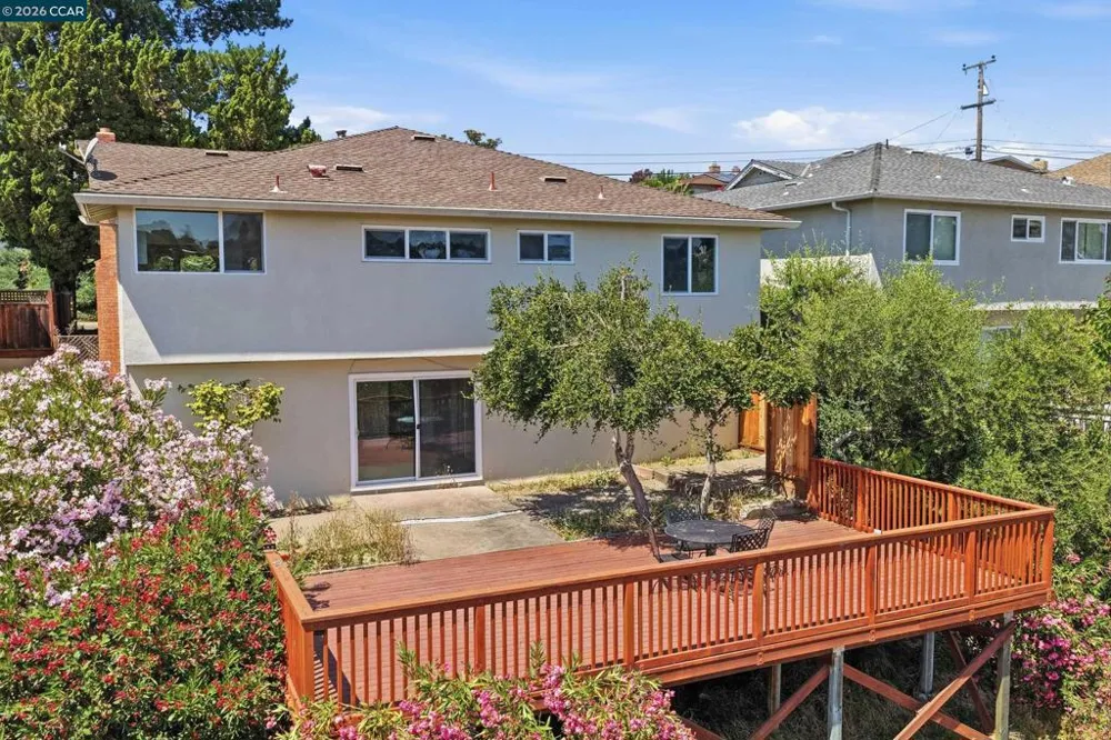 18490 Carlwyn Dr Castro Valley, CA 94546