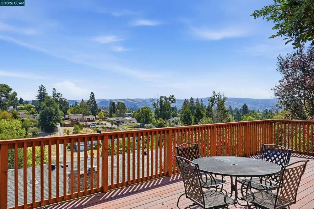 18490 Carlwyn Dr Castro Valley, CA 94546