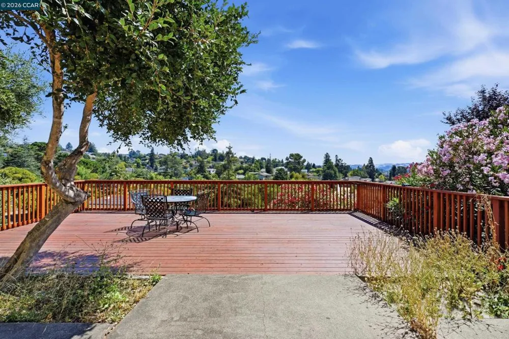 18490 Carlwyn Dr Castro Valley, CA 94546