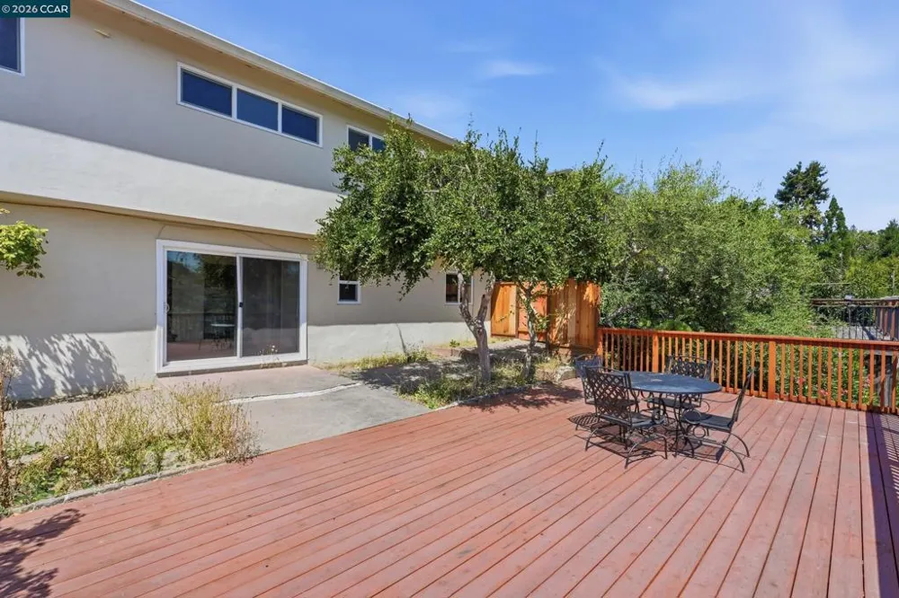 18490 Carlwyn Dr Castro Valley, CA 94546
