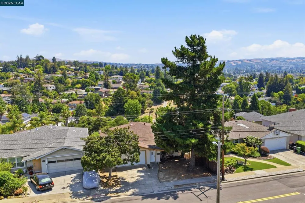 18490 Carlwyn Dr Castro Valley, CA 94546
