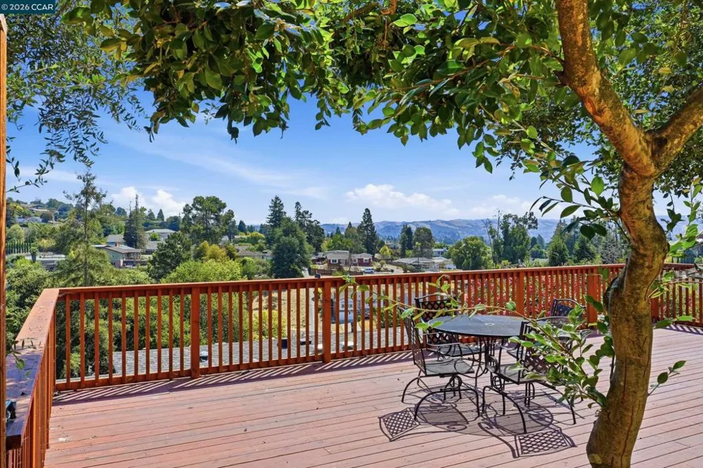 18490 Carlwyn Dr Castro Valley, CA 94546