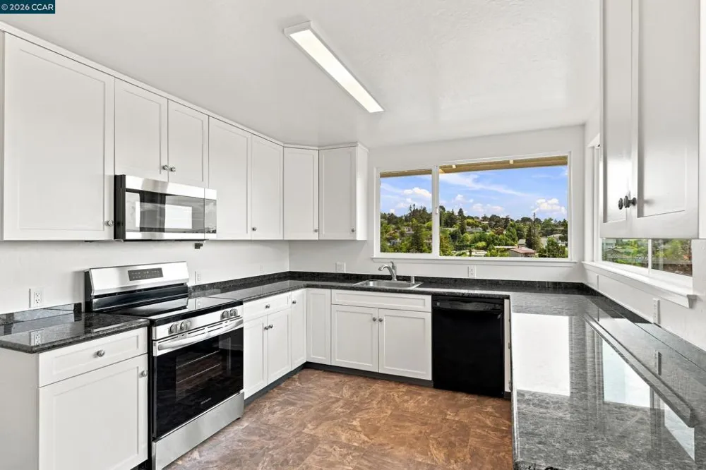 18490 Carlwyn Dr Castro Valley, CA 94546