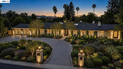16 Crest Estate Dr