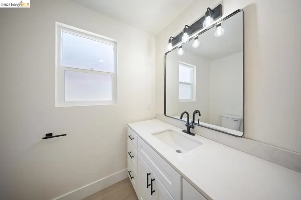1923 Thompson Ln El Sobrante, CA 94803
