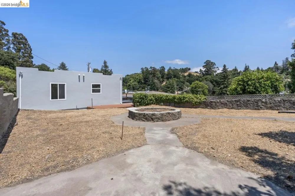 1923 Thompson Ln El Sobrante, CA 94803