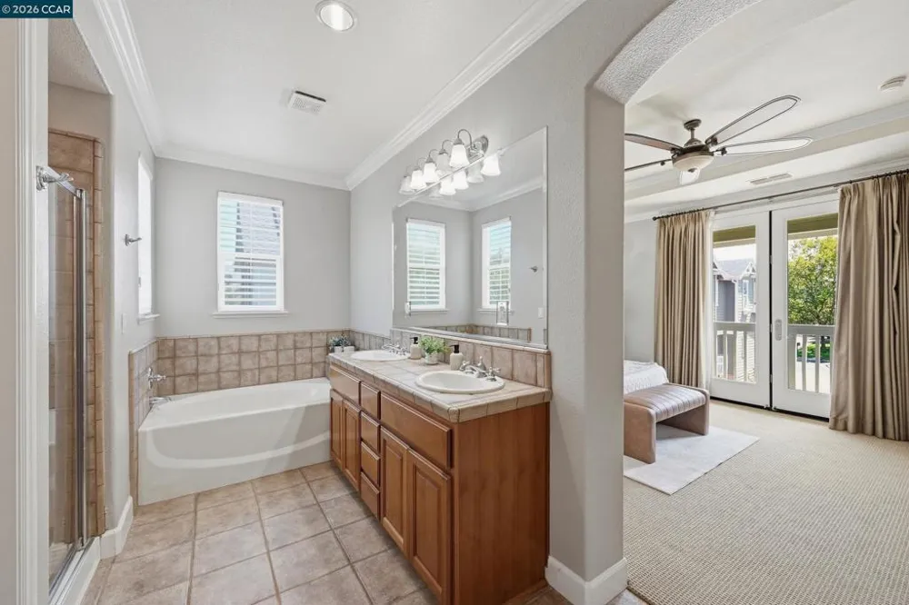 6122 Ashwell Way Vallejo, CA 94591