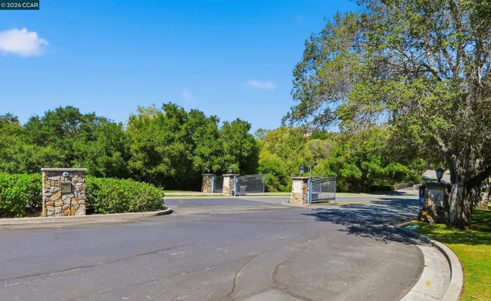 6122 Ashwell Way Vallejo, CA 94591