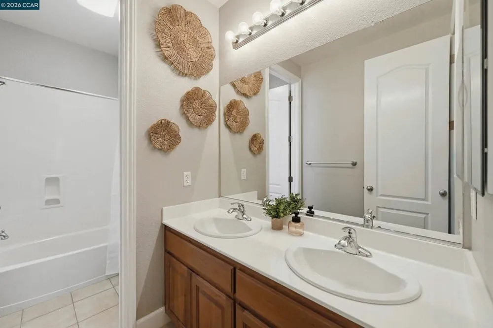 6122 Ashwell Way Vallejo, CA 94591