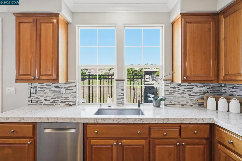 6122 Ashwell Way Vallejo, CA 94591