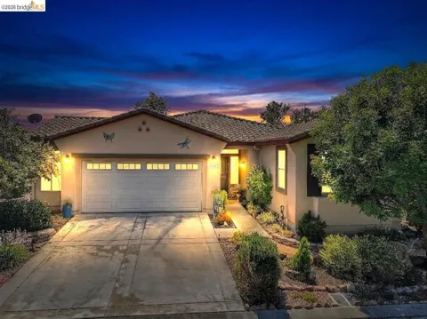 609 Twin Lakes Ln