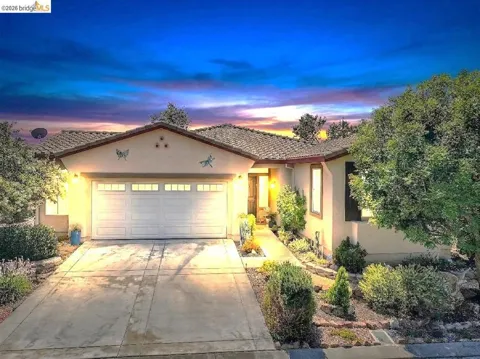 609 Twin Lakes Ln