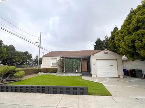 5401 Solano Ave