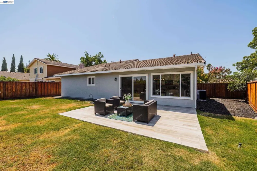 33457 Caliban Dr Fremont, CA 94555