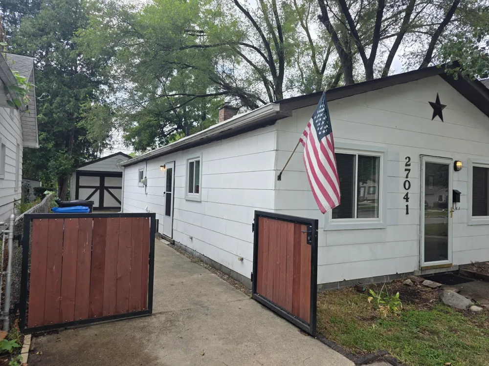 27041 Brettonwoods Street Madison Heights City, MI 48071