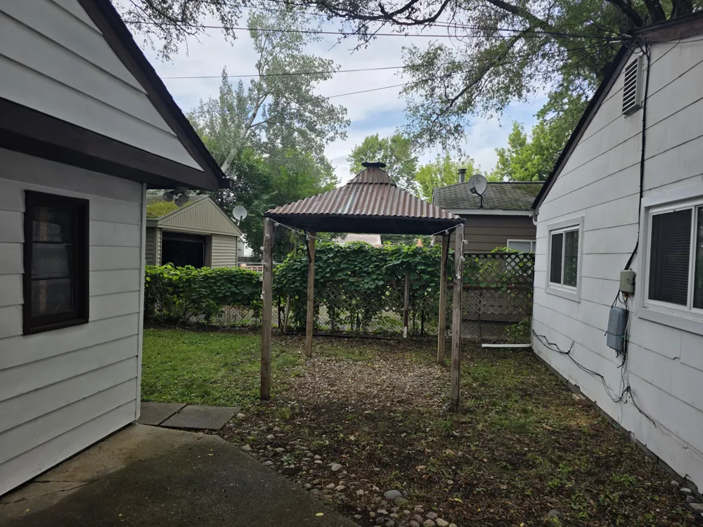 27041 Brettonwoods Street Madison Heights City, MI 48071
