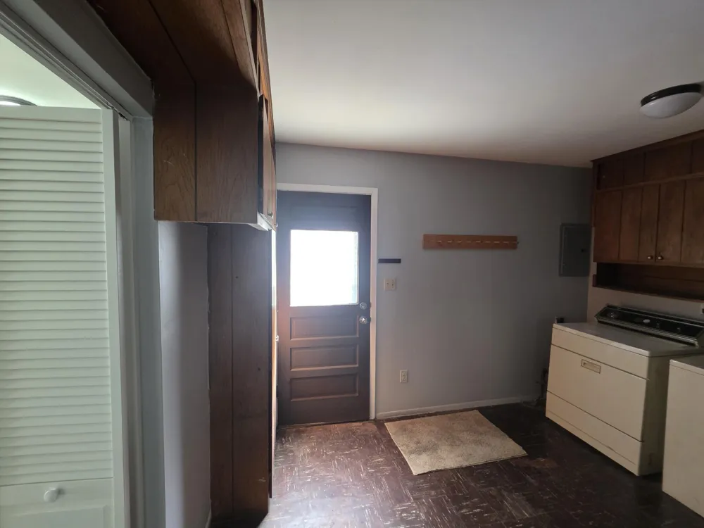 27041 Brettonwoods Street Madison Heights City, MI 48071
