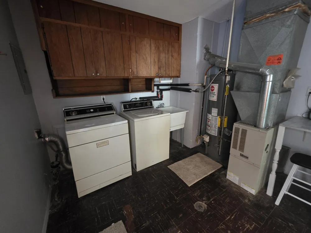 27041 Brettonwoods Street Madison Heights City, MI 48071