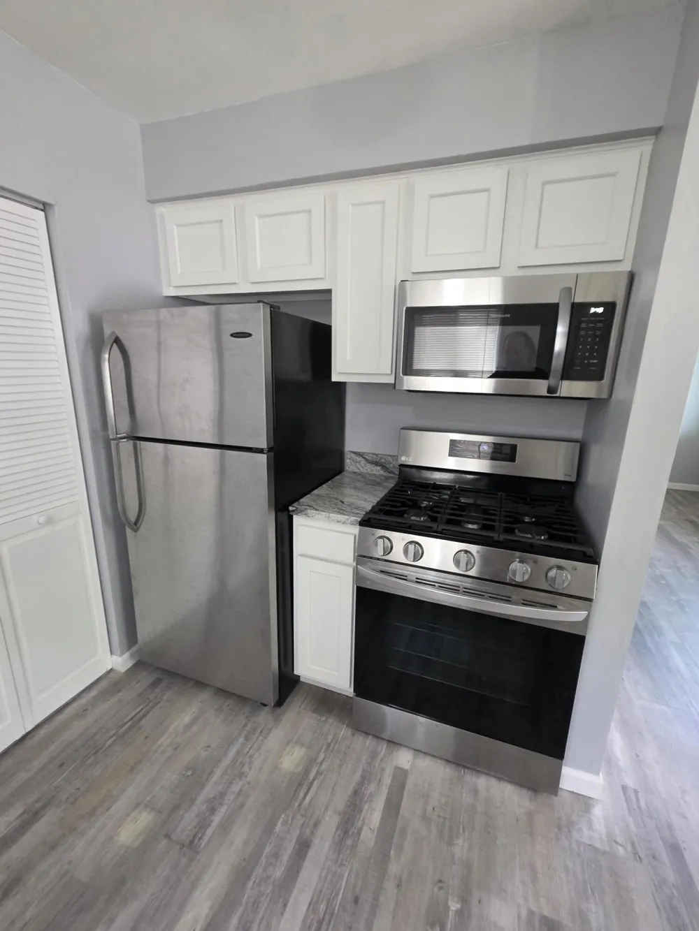 27041 Brettonwoods Street Madison Heights City, MI 48071
