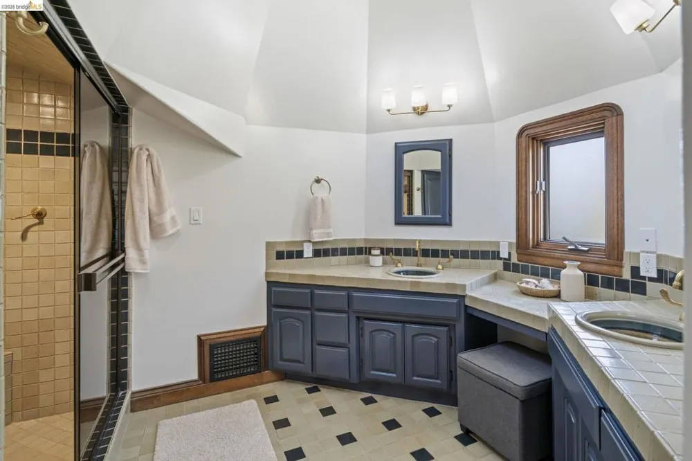 330 Wildwood Avenue Piedmont, CA 94611