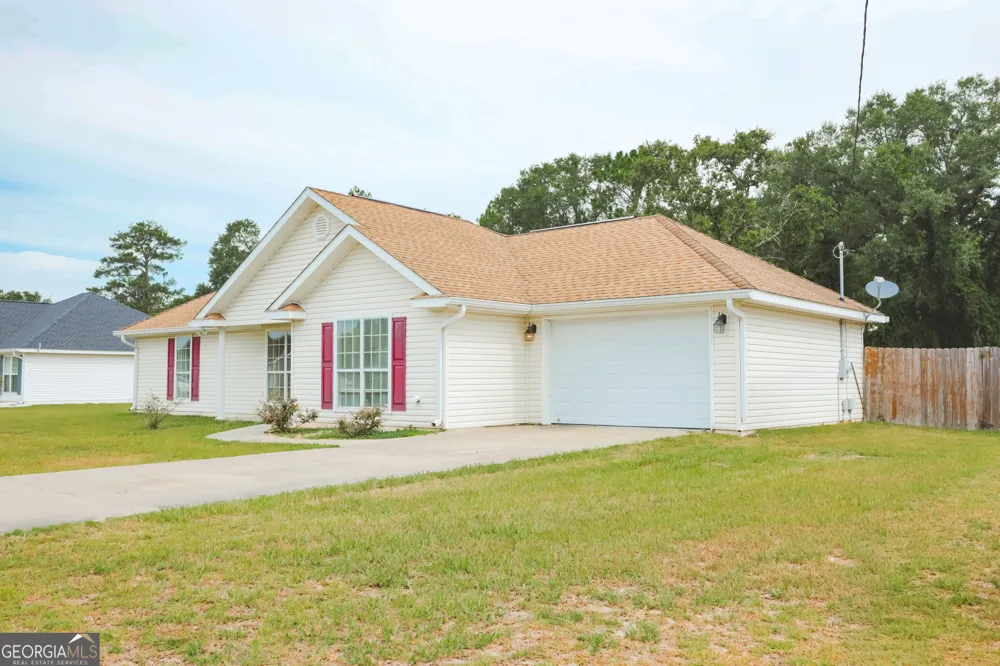 4063 Meadow CIR Blackshear, GA 31516