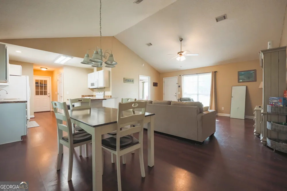 4063 Meadow CIR Blackshear, GA 31516