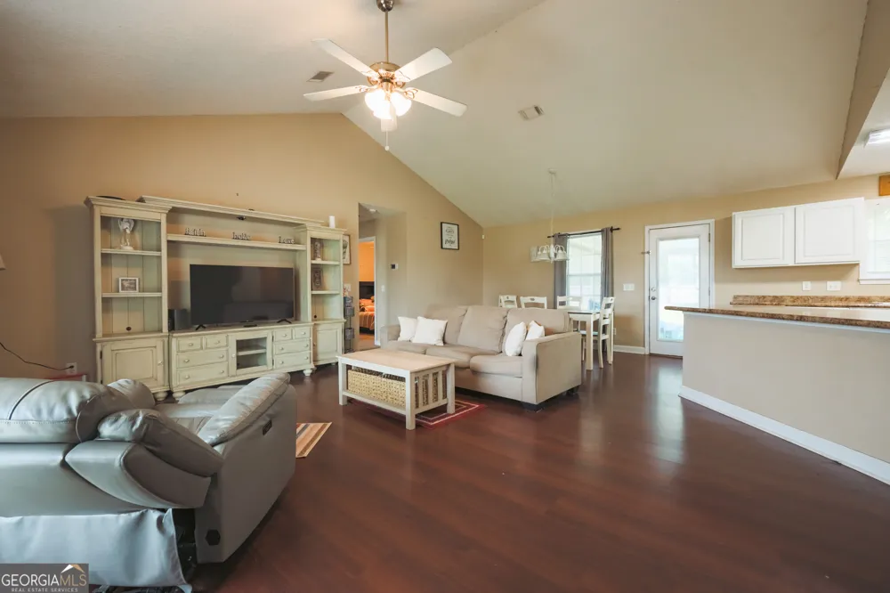 4063 Meadow CIR Blackshear, GA 31516