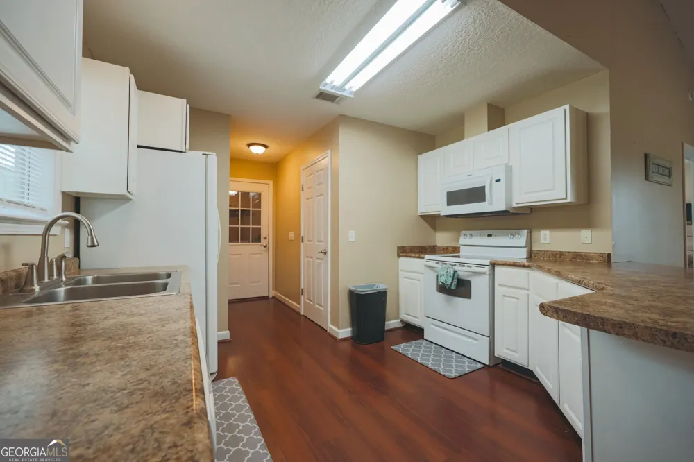 4063 Meadow CIR Blackshear, GA 31516