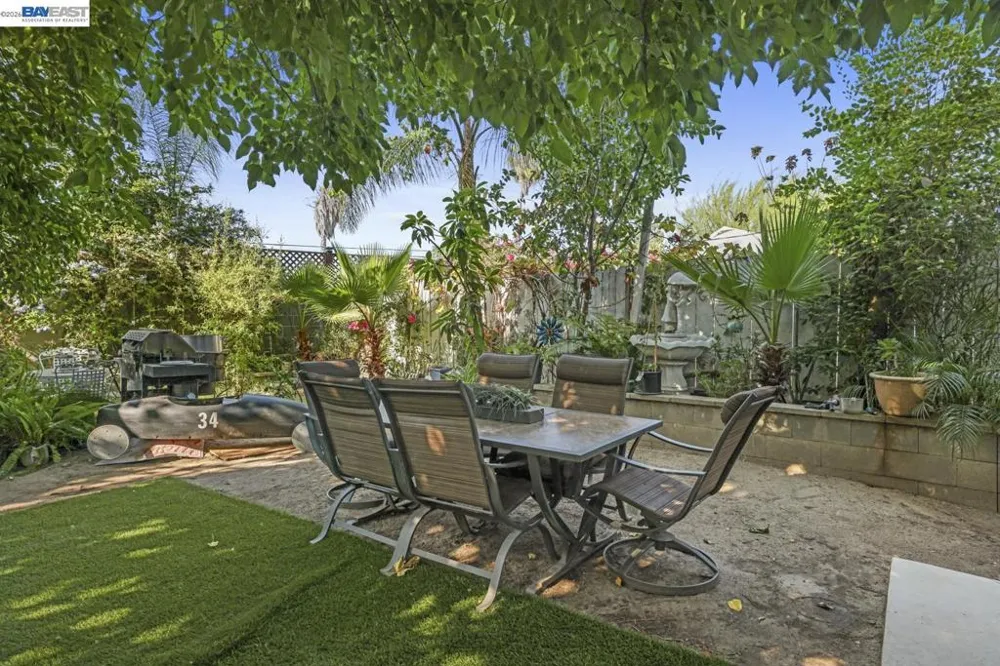 1427 Snyder St Manteca, CA 95336