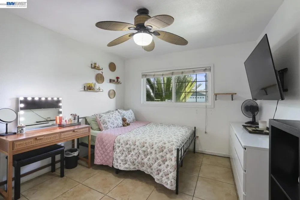 1427 Snyder St Manteca, CA 95336