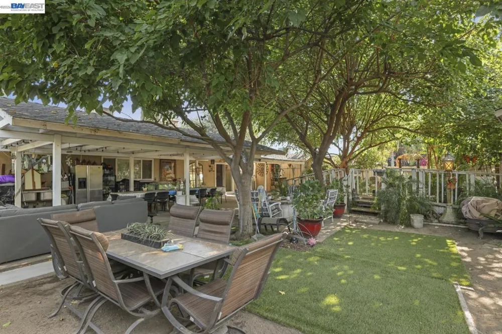 1427 Snyder St Manteca, CA 95336