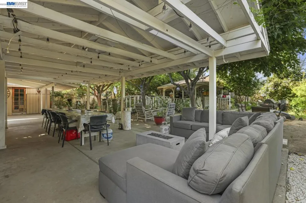 1427 Snyder St Manteca, CA 95336