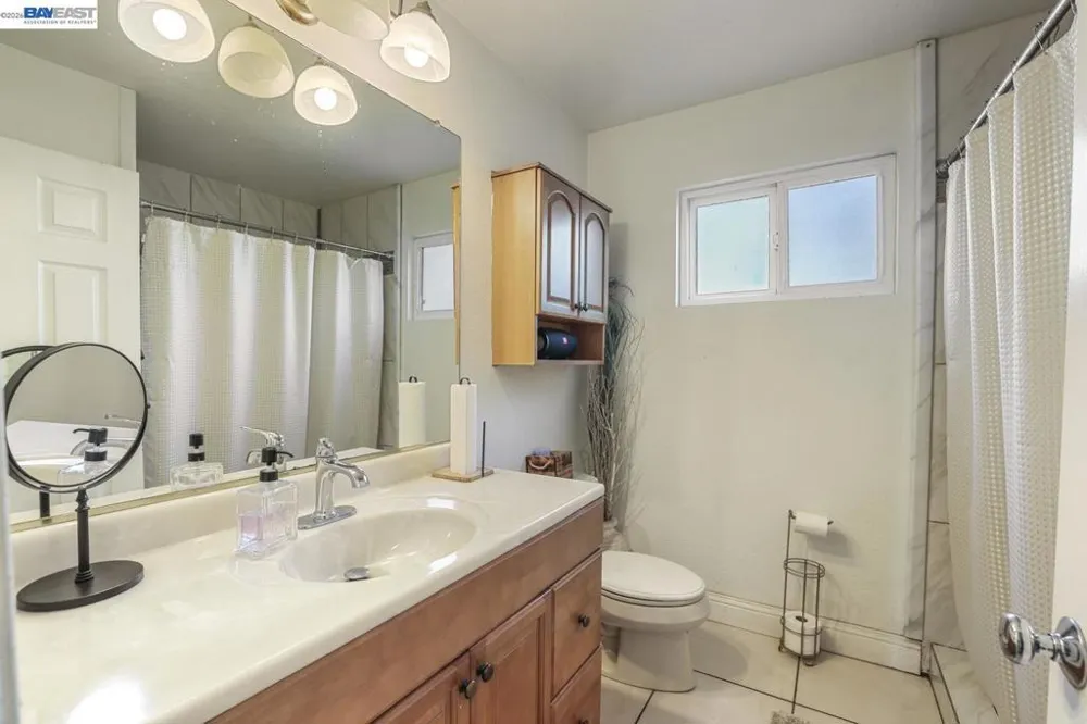 1427 Snyder St Manteca, CA 95336