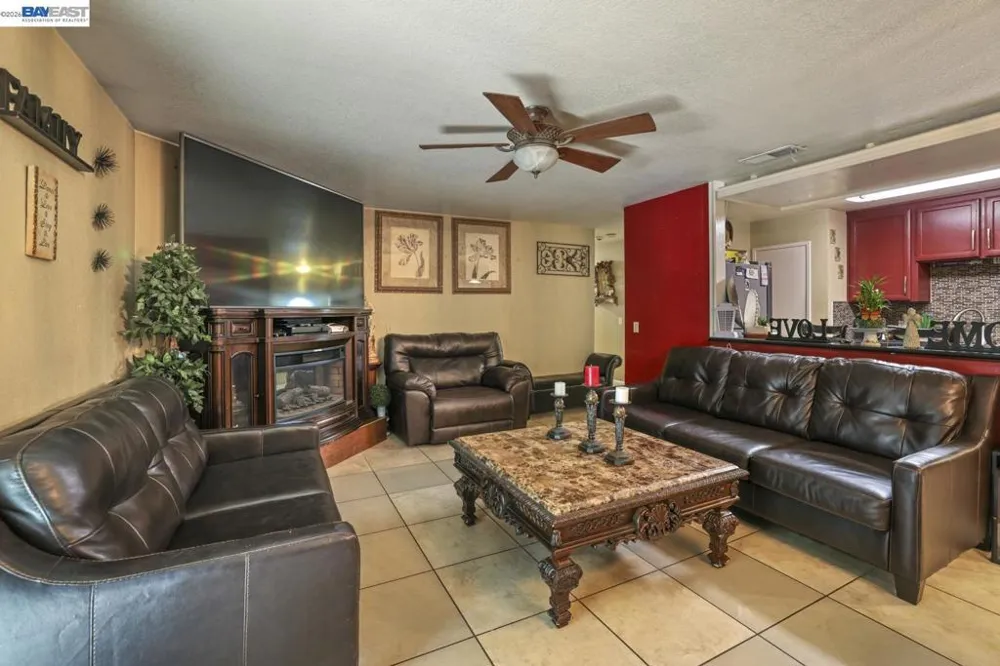 1427 Snyder St Manteca, CA 95336