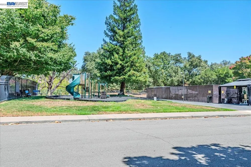 8172 Arroyo Dr #3 Pleasanton, CA 94588