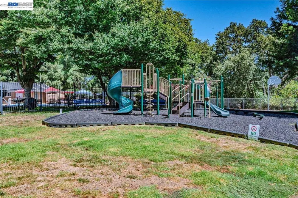 8172 Arroyo Dr #3 Pleasanton, CA 94588