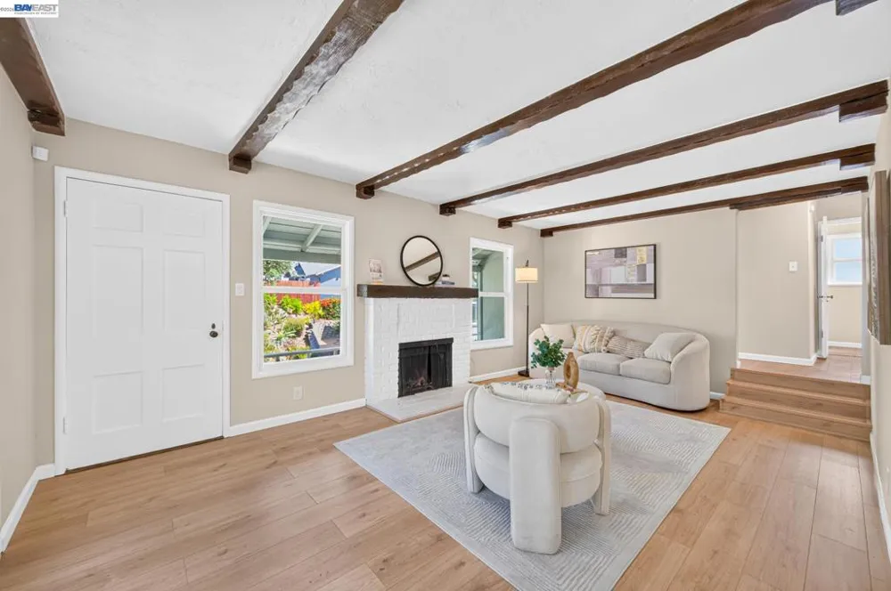 8382 Golf Links Rd Oakland, CA 94605