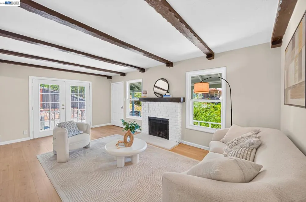8382 Golf Links Rd Oakland, CA 94605