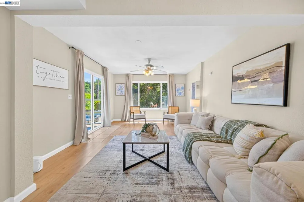 8382 Golf Links Rd Oakland, CA 94605