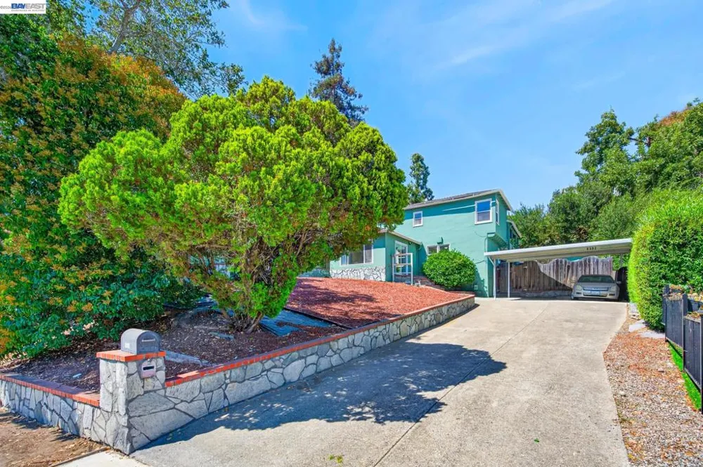 8382 Golf Links Rd Oakland, CA 94605