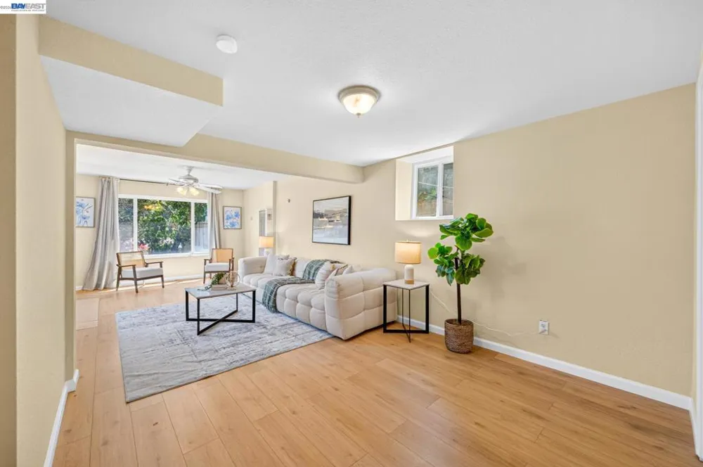 8382 Golf Links Rd Oakland, CA 94605
