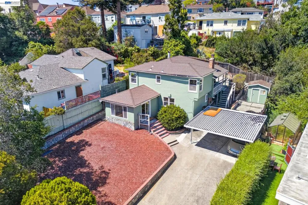 8382 Golf Links Rd Oakland, CA 94605