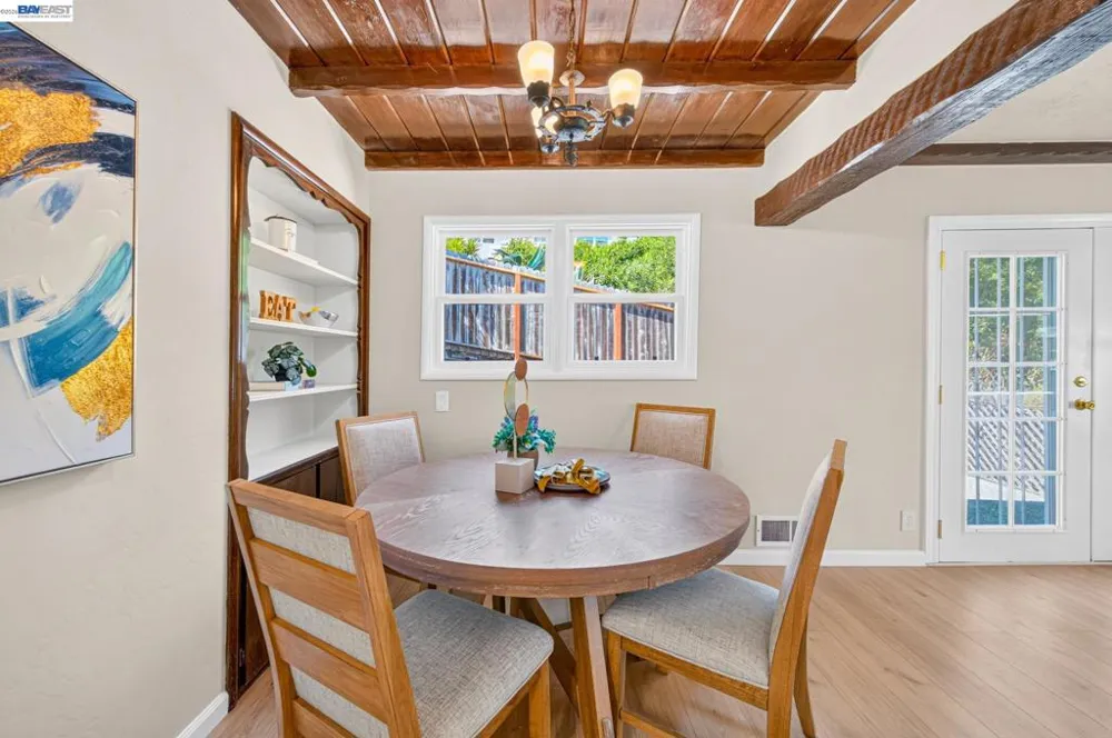 8382 Golf Links Rd Oakland, CA 94605