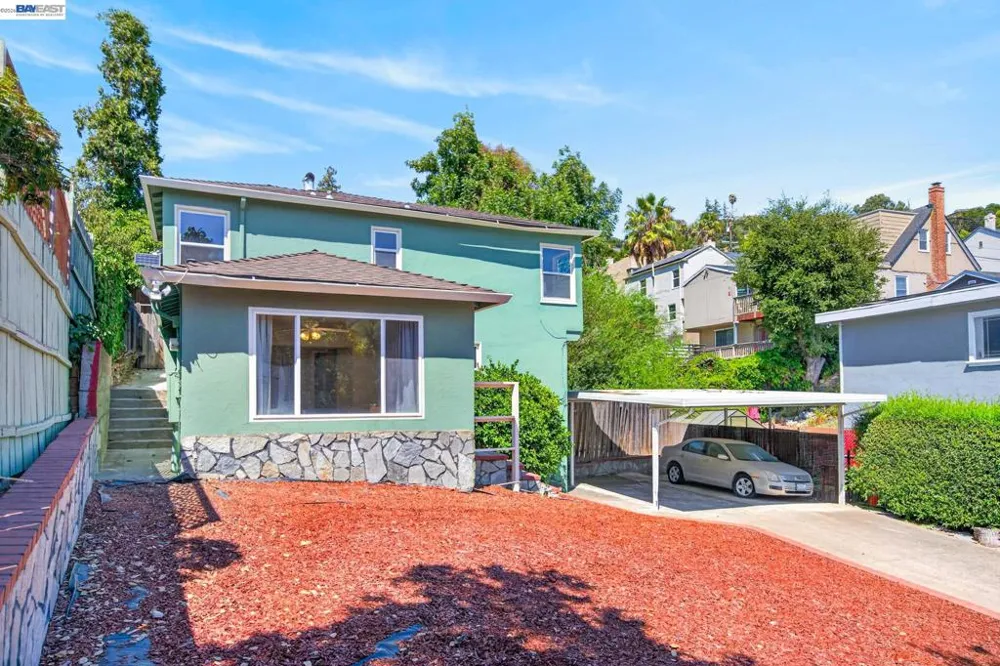 8382 Golf Links Rd Oakland, CA 94605