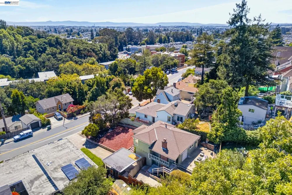 8382 Golf Links Rd Oakland, CA 94605