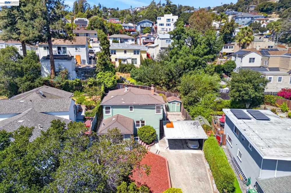 8382 Golf Links Rd Oakland, CA 94605