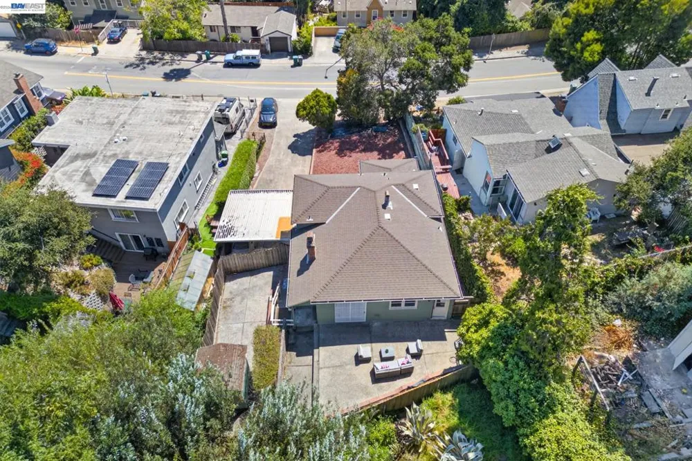 8382 Golf Links Rd Oakland, CA 94605