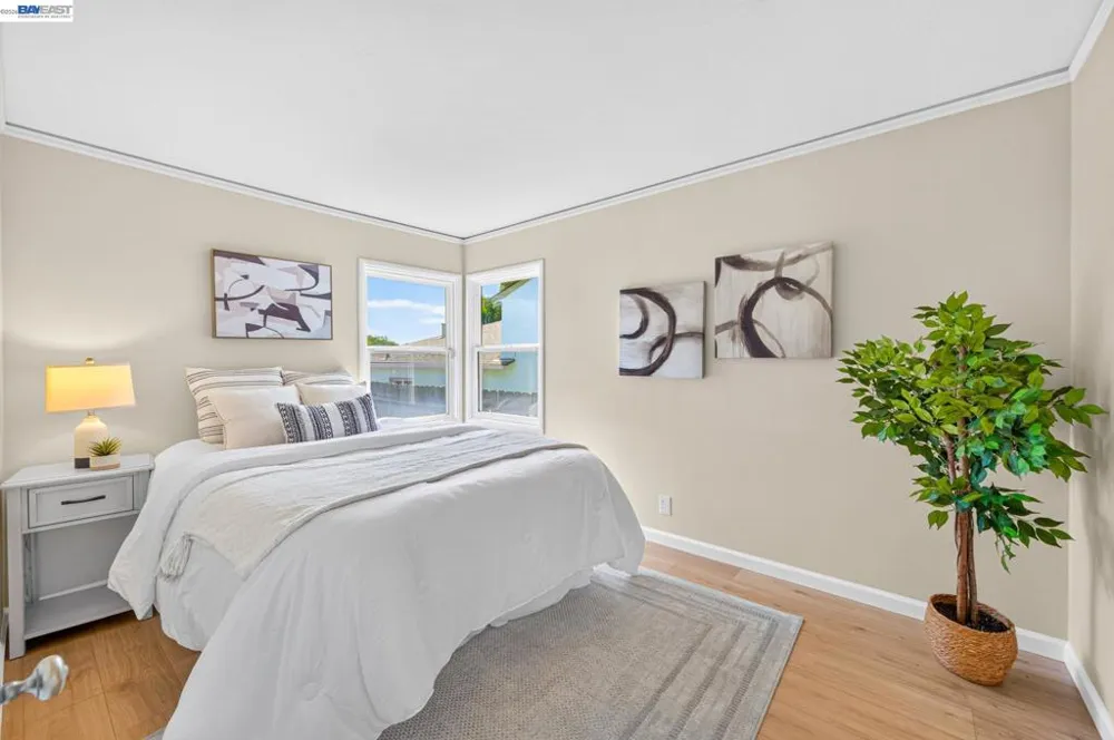 8382 Golf Links Rd Oakland, CA 94605